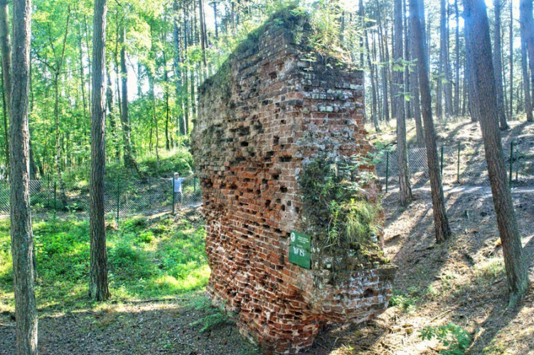 ŁEBA - Ruiny kościoła na wydmach ŁEBA - Ruiny kościoła na wydmach