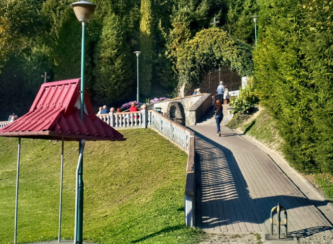 ZWIERZYŃ - Cudowne źródełko ZWIERZYŃ - Cudowne źródełko