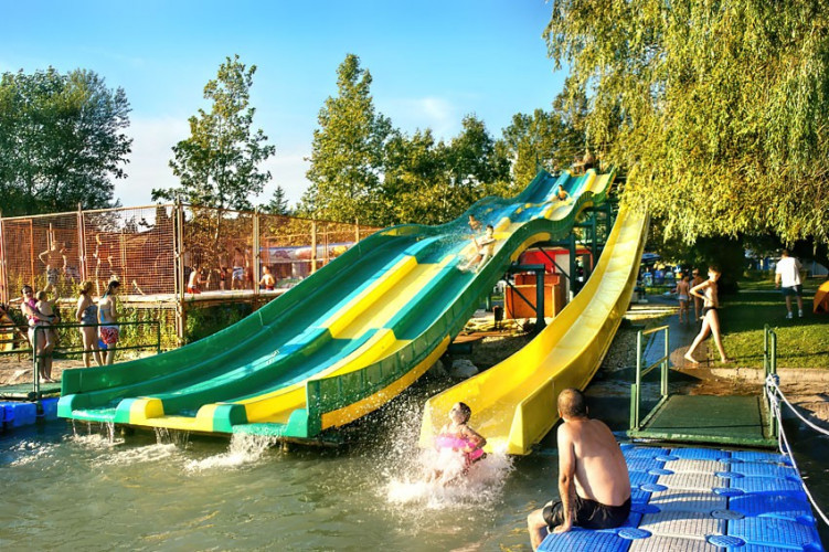 Zjeżdżalnie i trampoliny Zjeżdżalnie i trampoliny