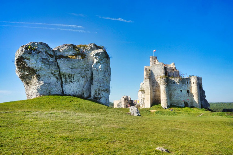 Zamek i Skała z Odstrzeloną Basztą Zamek i Skała z Odstrzeloną Basztą