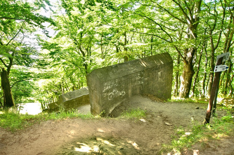 Kamienne bloki na torze wyrzutni Kamienne bloki na torze wyrzutni