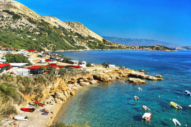 Widok na Starą Baśkę z drogi Widok na Starą Baśkę z drogi