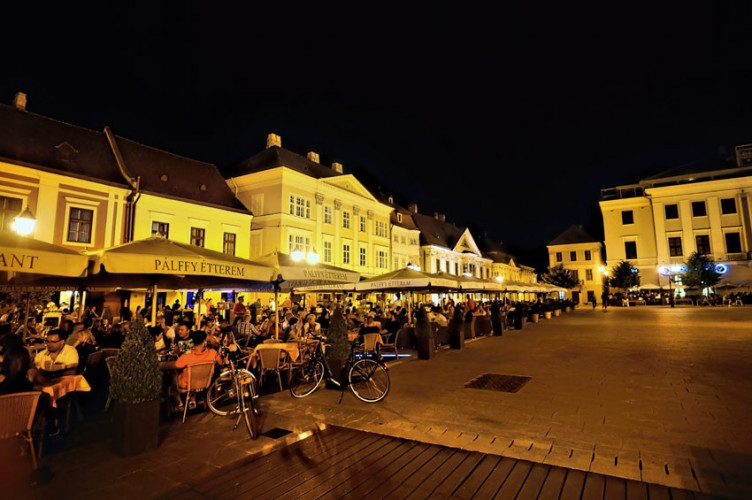 Kawiarnie na głównym placu Kawiarnie na głównym placu